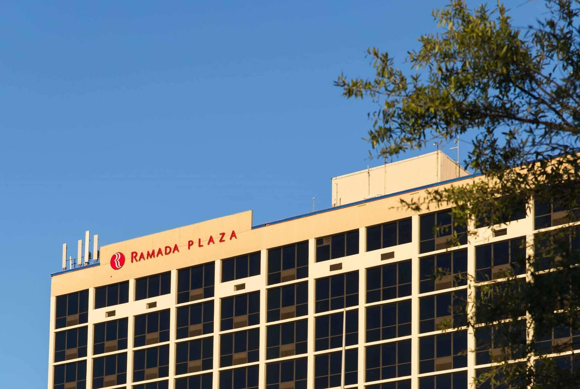 Ramada Plaza By Wyndham Atlanta Downtown Capitol Park Hotel ภายนอก รูปภาพ